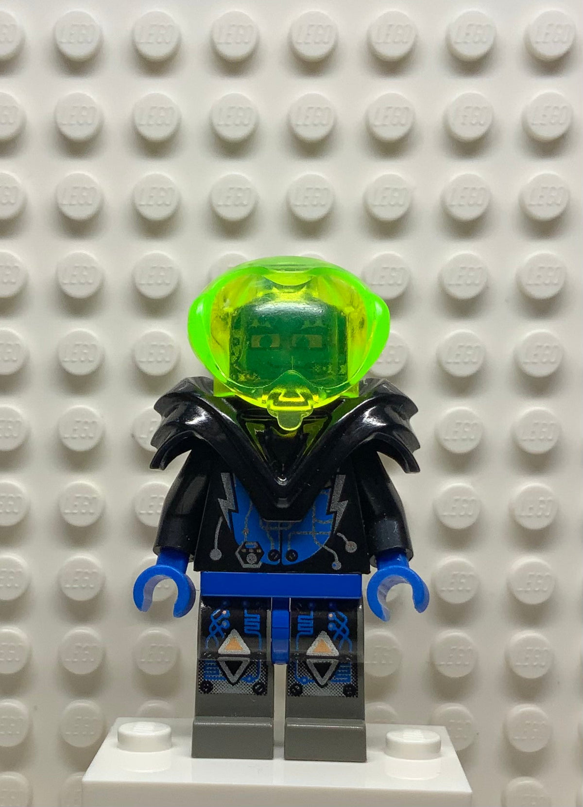 Insectoids Zotaxian Alien - Male, Black and Blue with Silver Circuits, with Armor (Captain Wizer / Captain Zec), sp029
