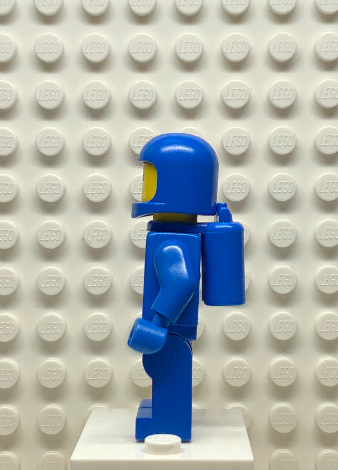 Classic Space-Blue with Air Tanks, sp004