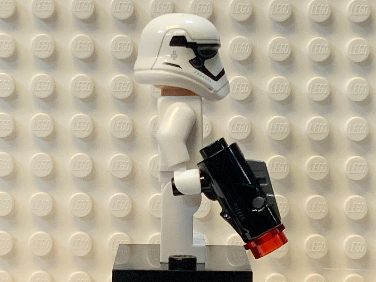 First Order Heavy Assault Stormtrooper, sw0695 (Rounded Mouth Pattern) LEGO® Star Wars Minifigure