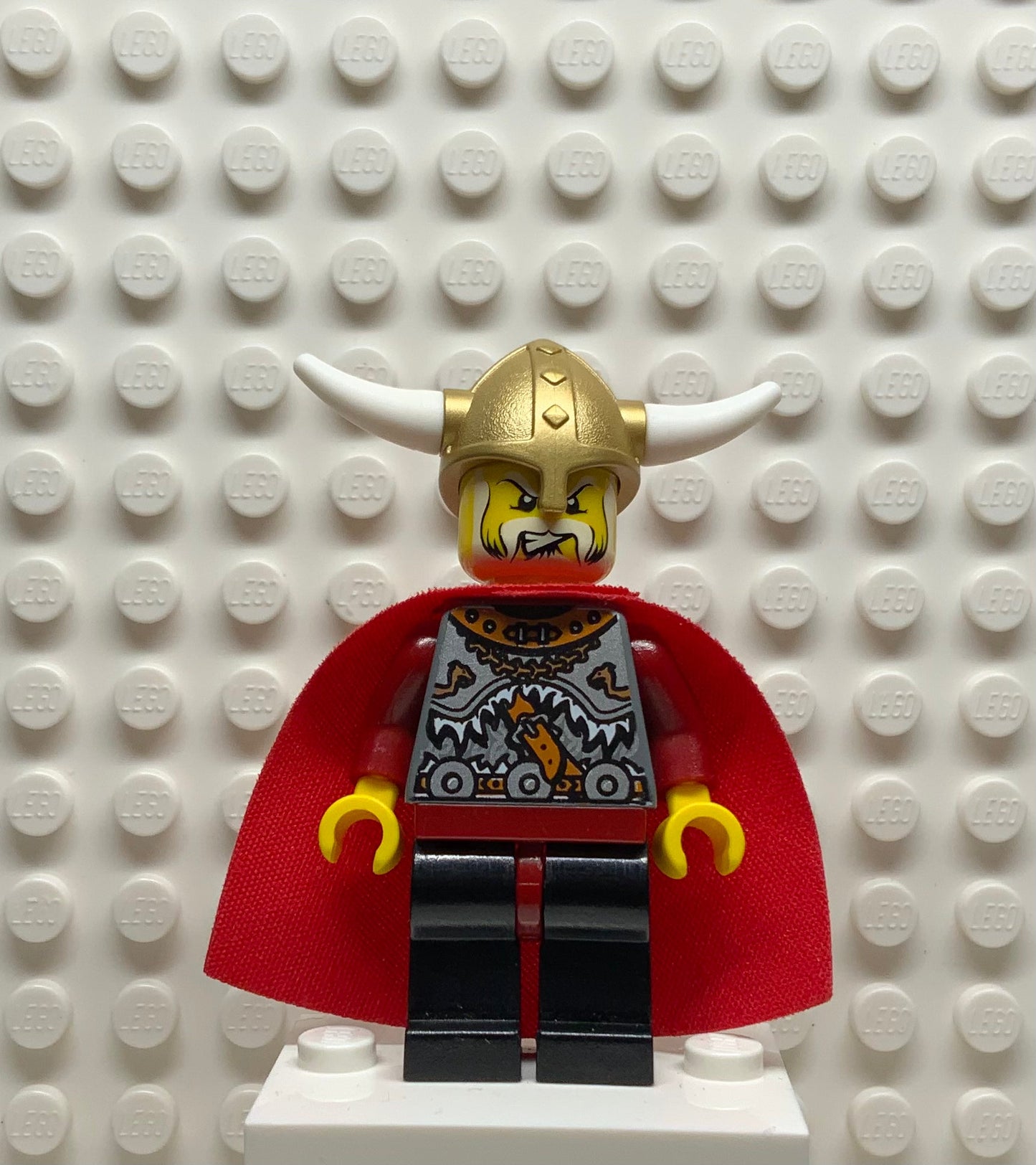 Viking Warrior 5b, Viking King - Red Cape, vik011